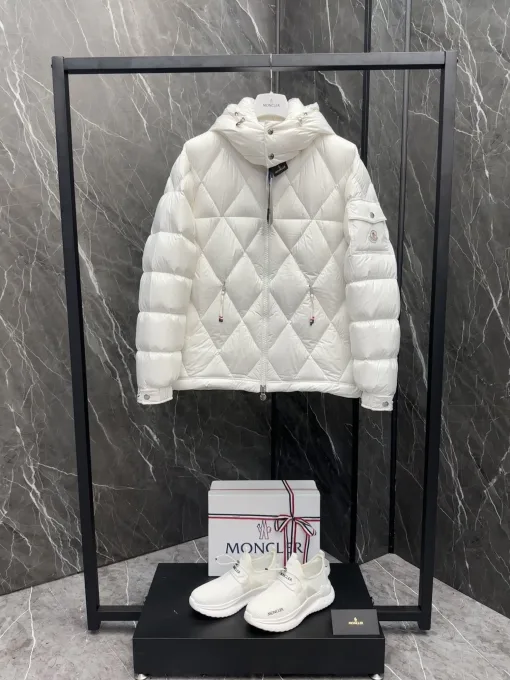 Moncler Mäntel in Premiumqualität aus schwarzem Nylon mit Logo-Kollektion