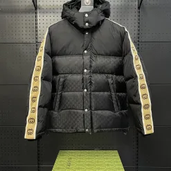 Hochwertige Gucci Mäntel Schwarz Nylon Logo Luxus