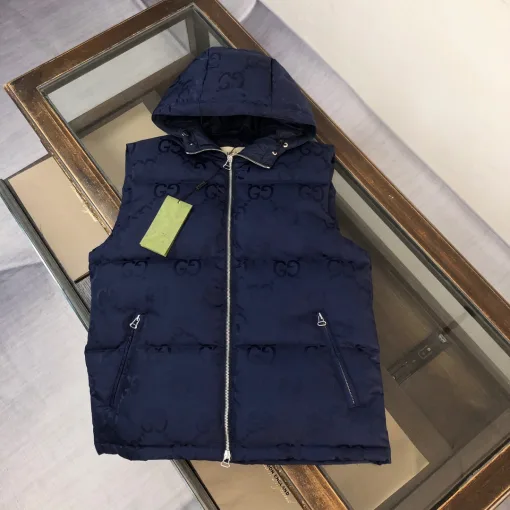 Premium Gucci Daunenjacken aus weißem Nylon im Logo-Stil