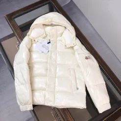 Hochwertige Moncler Jacken Elfenbein Nylon Karo-Stil