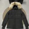 Hochwertige Daunenjacke aus schwarzem Polyester mit Stickerei