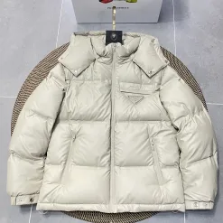 Bestseller Prada Jacken Schwarz Minimalistischer Stil