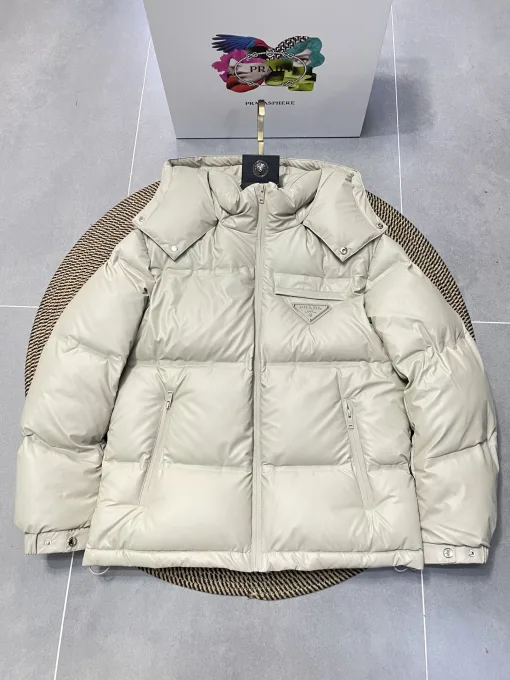 Bestseller Prada Jacken Schwarz Minimalistischer Stil