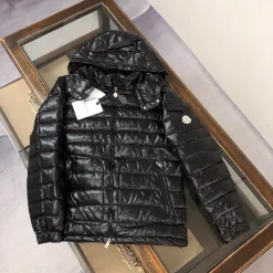 Bestseller Moncler Mäntel Weiß Polyester Klassischer Stil