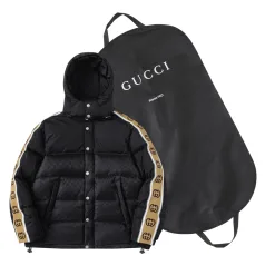 Luxuriöse Gucci Daunenjacke im weißen Canvas-Jacquard-Stil