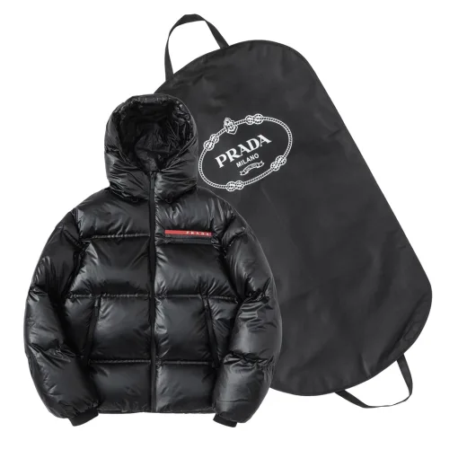 Luxus-Jacken von Prada aus der Kollektion mit roten Nylonstreifen