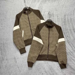 Hochwertiger Coach-Mantel in Khaki mit Logo-Kollektion