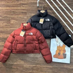 Hochwertige The North Face Daunenjacken Schwarze Stickerei Luxus