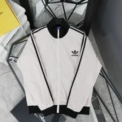 Hochwertige Adidas Kurzarm Beige Casual Kollektion