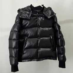 Premium Moncler Mantel Weiß Elegant Luxus