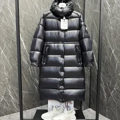 Hochwertige Moncler Mäntel Schwarz Nylon Klassischer Luxus