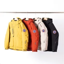 Hochwertige Canada Goose Jacken in Weiß im Oversize-Stil