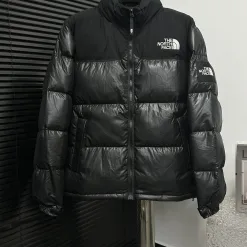 Luxus-Daunenjacke von The North Face in weißem Nylon im Karomuster