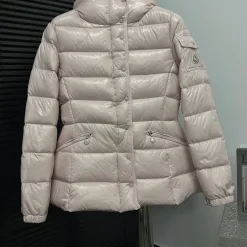 Luxus-Moncler-Jacken aus Nylon im Logo-Stil