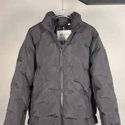 Luxuriöse Burberry Langarm-Nylon-Logo-Kollektion