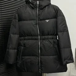 Premium Prada Daunenjacken im weißen Nylon-Stil