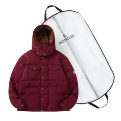 Luxus-Moncler-Mäntel mit weißem Logo