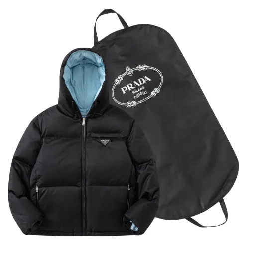 Hochwertige Prada Daunenjacke im schwarzen Stil