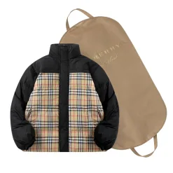 Burberry Daunenjacke in Premiumqualität, weißes Nylon, klassische Kollektion
