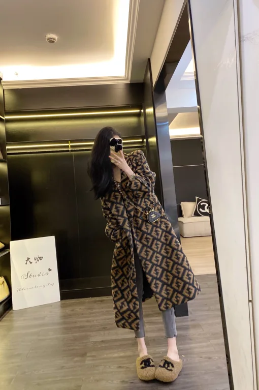 Bestseller Fendi Mantel Braun Chic Luxury