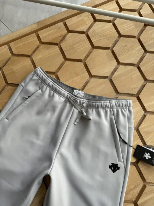 Hochwertige Descente Hose aus schwarzem Fleece im Casual Style
