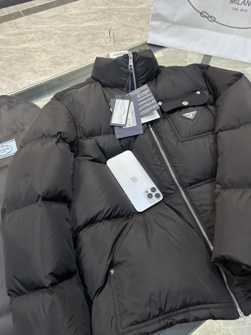 Luxus Prada Jacke im Nylon-Stil
