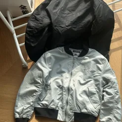 Hochwertige Nike Jacken Black Satin Logo Kollektion