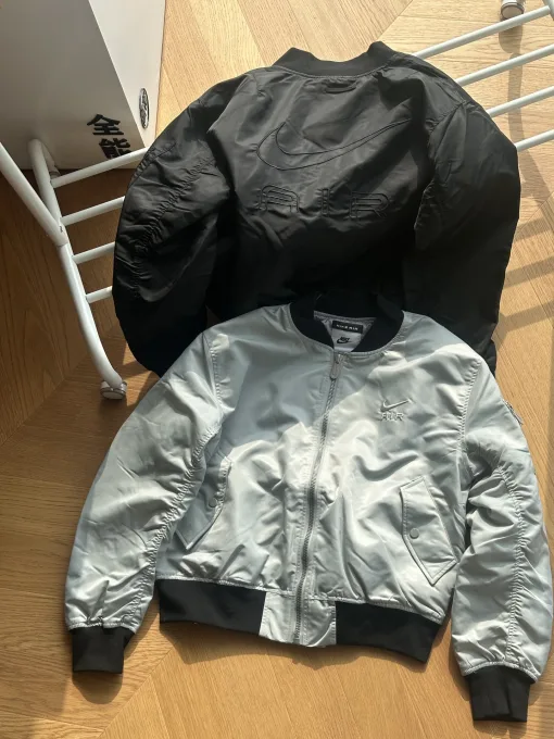 Hochwertige Nike Jacken Black Satin Logo Kollektion