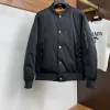 Hochwertige Prada Daunenjacke im Weiß-Stil