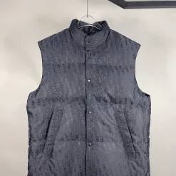 Luxus-Daunenjacken von Dior im klassischen Stil in Weiß