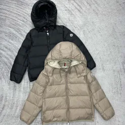 Moncler Daunenjacken in Premiumqualität aus der Black Nylon Washed Collection
