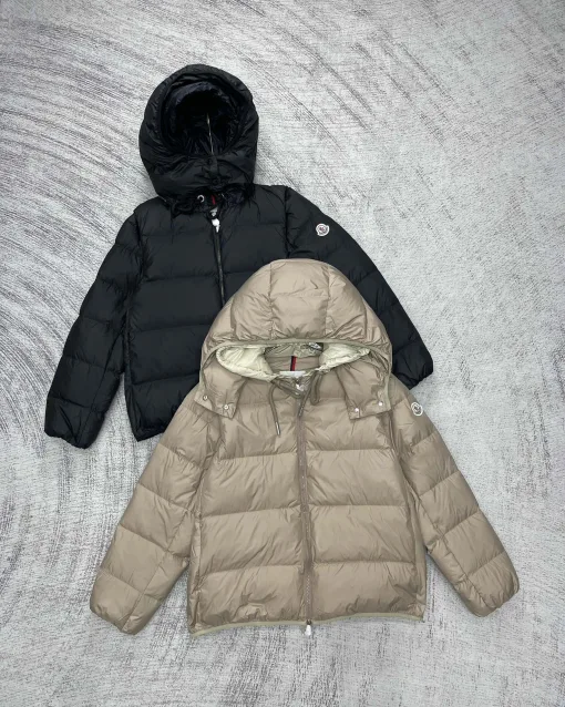 Moncler Daunenjacken in Premiumqualität aus der Black Nylon Washed Collection