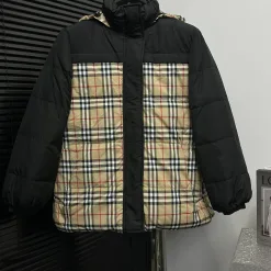 Luxus-Daunenjacke von Burberry aus weißem Nylon, klassische Kollektion