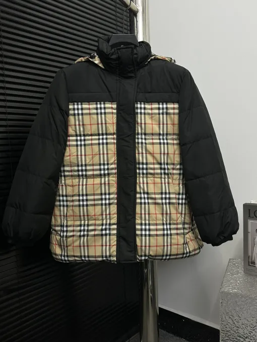 Luxus-Daunenjacke von Burberry aus weißem Nylon, klassische Kollektion