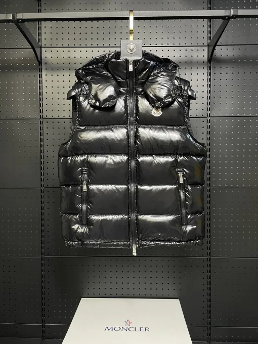 Hochwertige Moncler Jacke in Schwarz im klassischen Stil