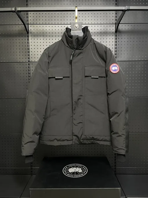 Hochwertige Daunenjacke von Canada Goose in der Black Collection