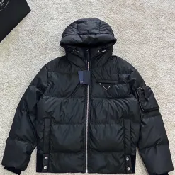 Hochwertige Prada Daunenjacke Schwarz Classic Collection