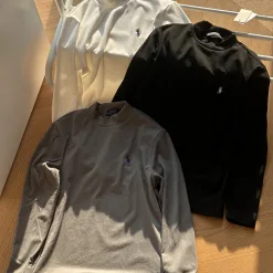 Premium Ralph Lauren Langarmshirt mit weißer Stickerei