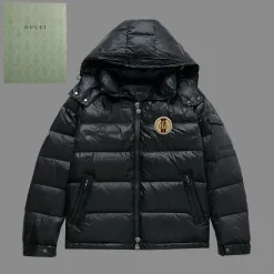 Hochwertige Gucci-Daunenjacke aus weißem Nylon mit Logo-Kollektion
