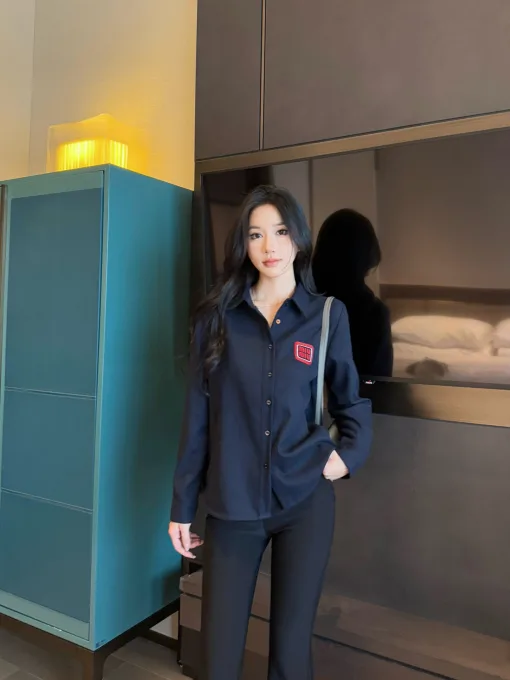 Hochwertiges Miu Miu Hemd aus Wolle mit Stickereien, Luxus