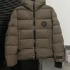 Hochwertige Canada Goose Daunenjacke im weißen Stil