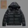 Premium Burberry Daunenjacke aus atmungsaktivem Nylon in Weiß
