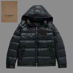Premium Burberry Daunenjacke aus atmungsaktivem Nylon in Weiß