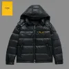 Hochwertige Fendi Daunenjacke aus schwarzem Nylon, atmungsaktive Kollektion