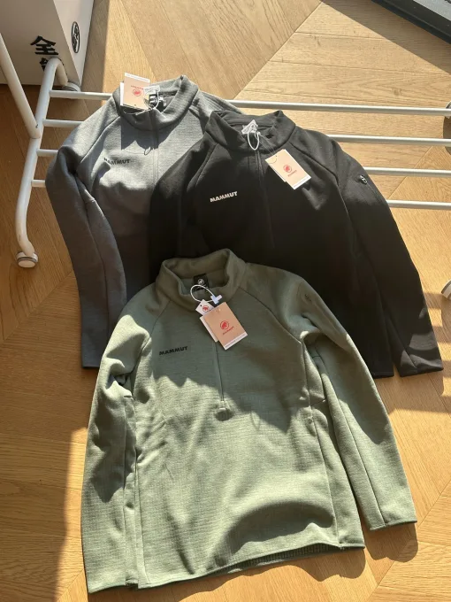 Bestseller Mammut Langarmshirt im schwarzen Fleece-Karo-Stil