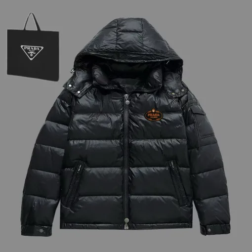 Prada Daunenjacke in Premiumqualität, weißes Nylon, atmungsaktiv, luxuriös