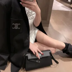 Hochwertige Celine T-Shirt-Kollektion mit Stickerei