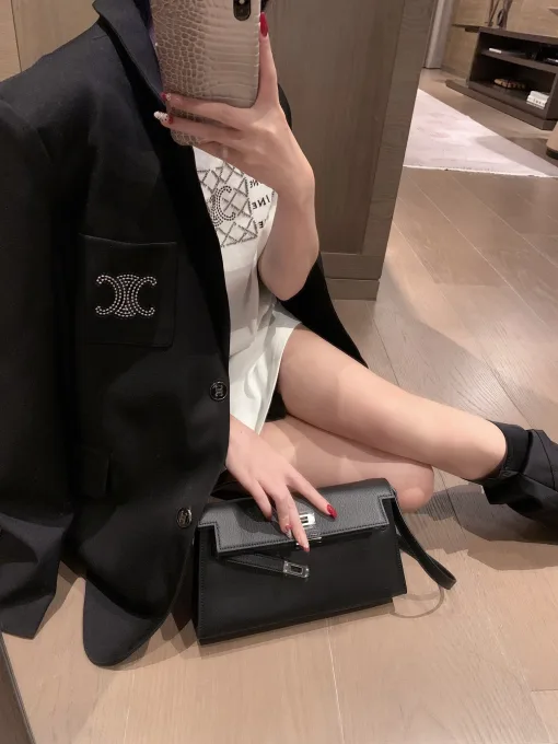 Hochwertige Celine T-Shirt-Kollektion mit Stickerei
