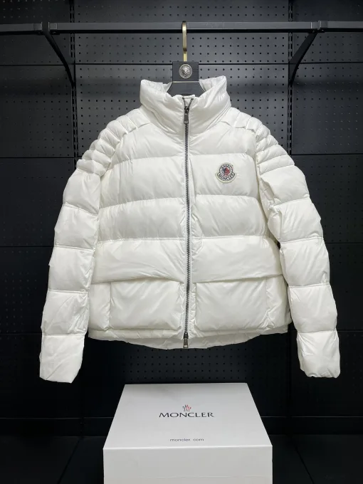 Moncler-Kollektion mit Logo in Premiumqualität