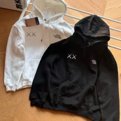 Premium Qualität The North Face Sweatshirts Schwarze Baumwolle Bestickte Kollektion